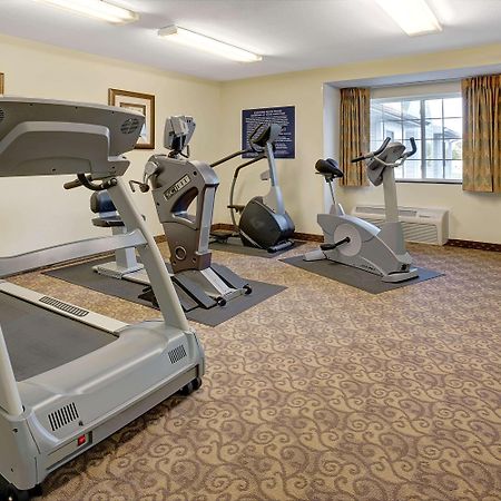 Microtel Inn & Suites By Wyndham Indianapolis Airport Bagian luar foto