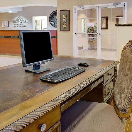 Microtel Inn & Suites By Wyndham Indianapolis Airport Bagian luar foto