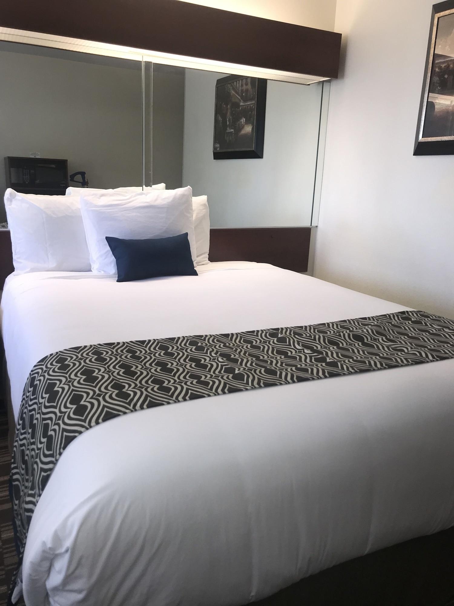 Microtel Inn & Suites By Wyndham Indianapolis Airport Bagian luar foto