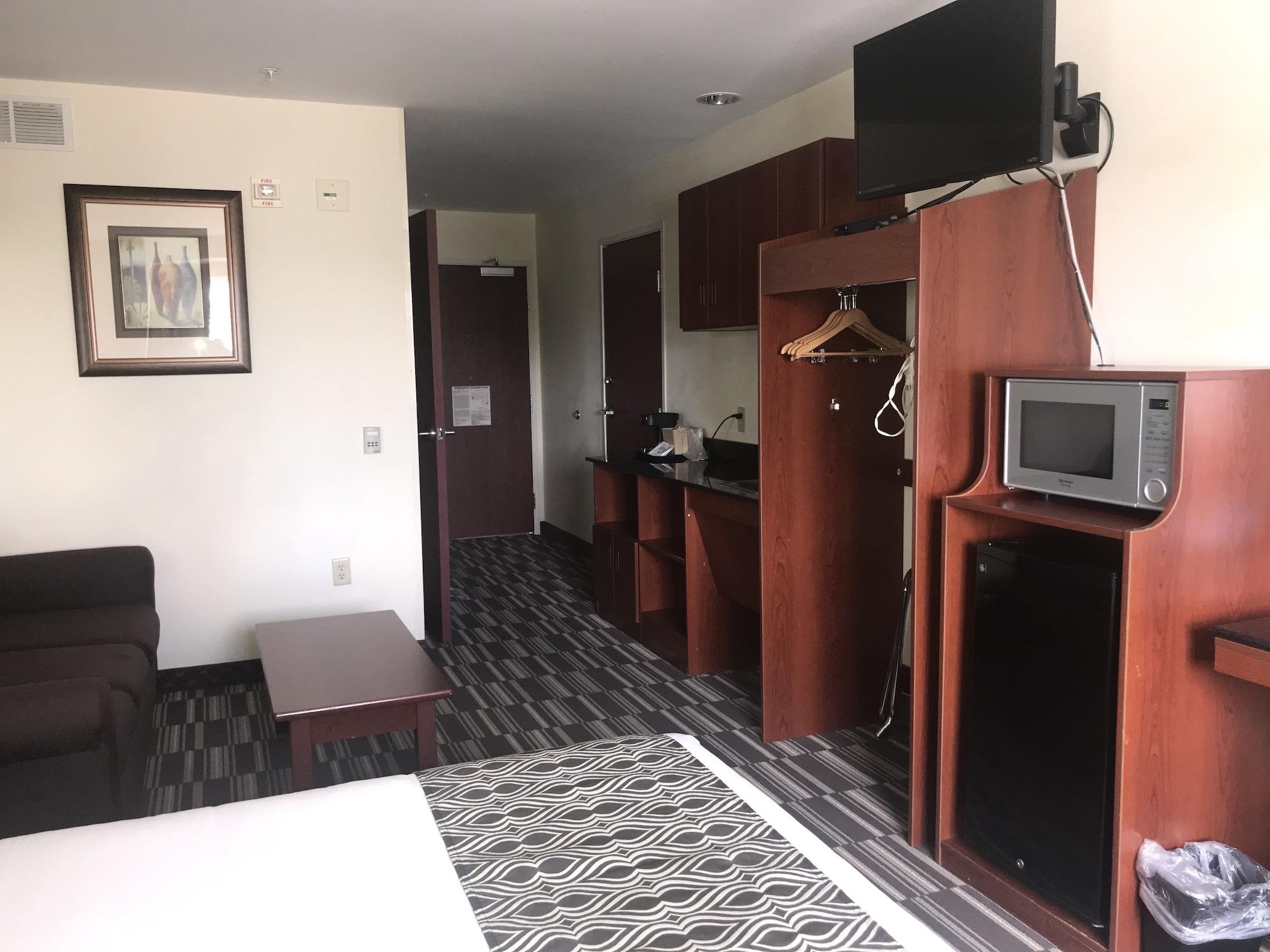 Microtel Inn & Suites By Wyndham Indianapolis Airport Bagian luar foto
