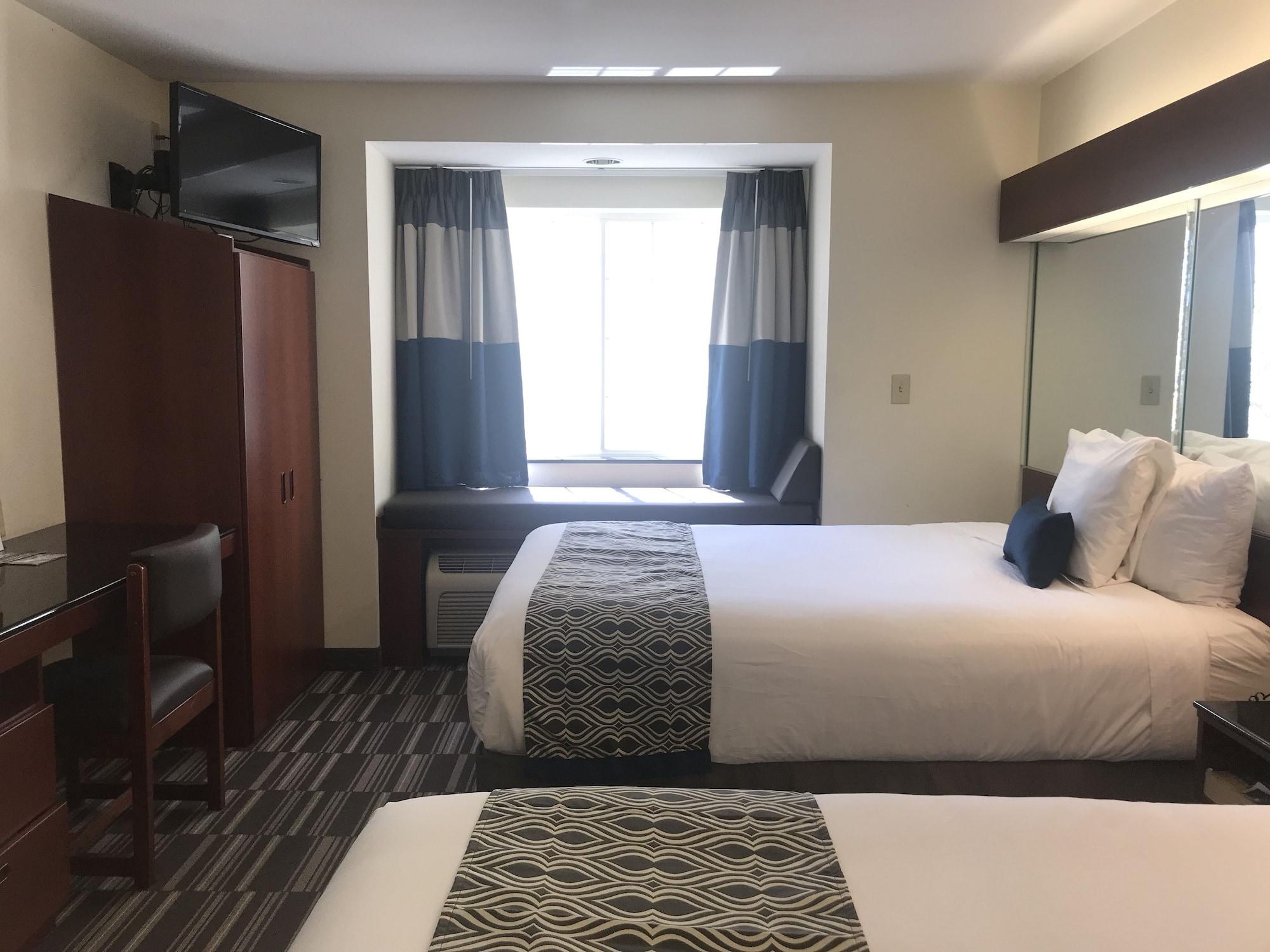 Microtel Inn & Suites By Wyndham Indianapolis Airport Bagian luar foto