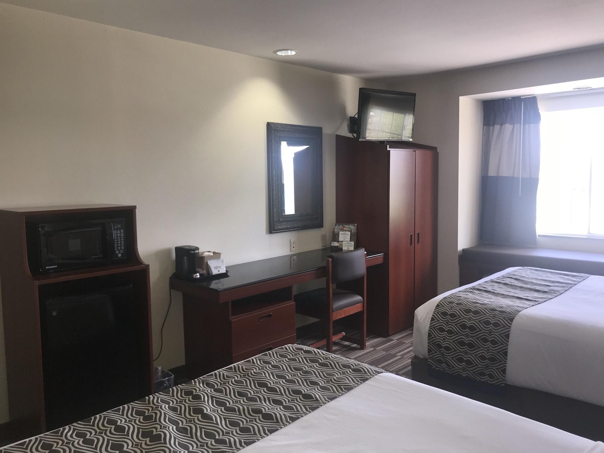 Microtel Inn & Suites By Wyndham Indianapolis Airport Bagian luar foto