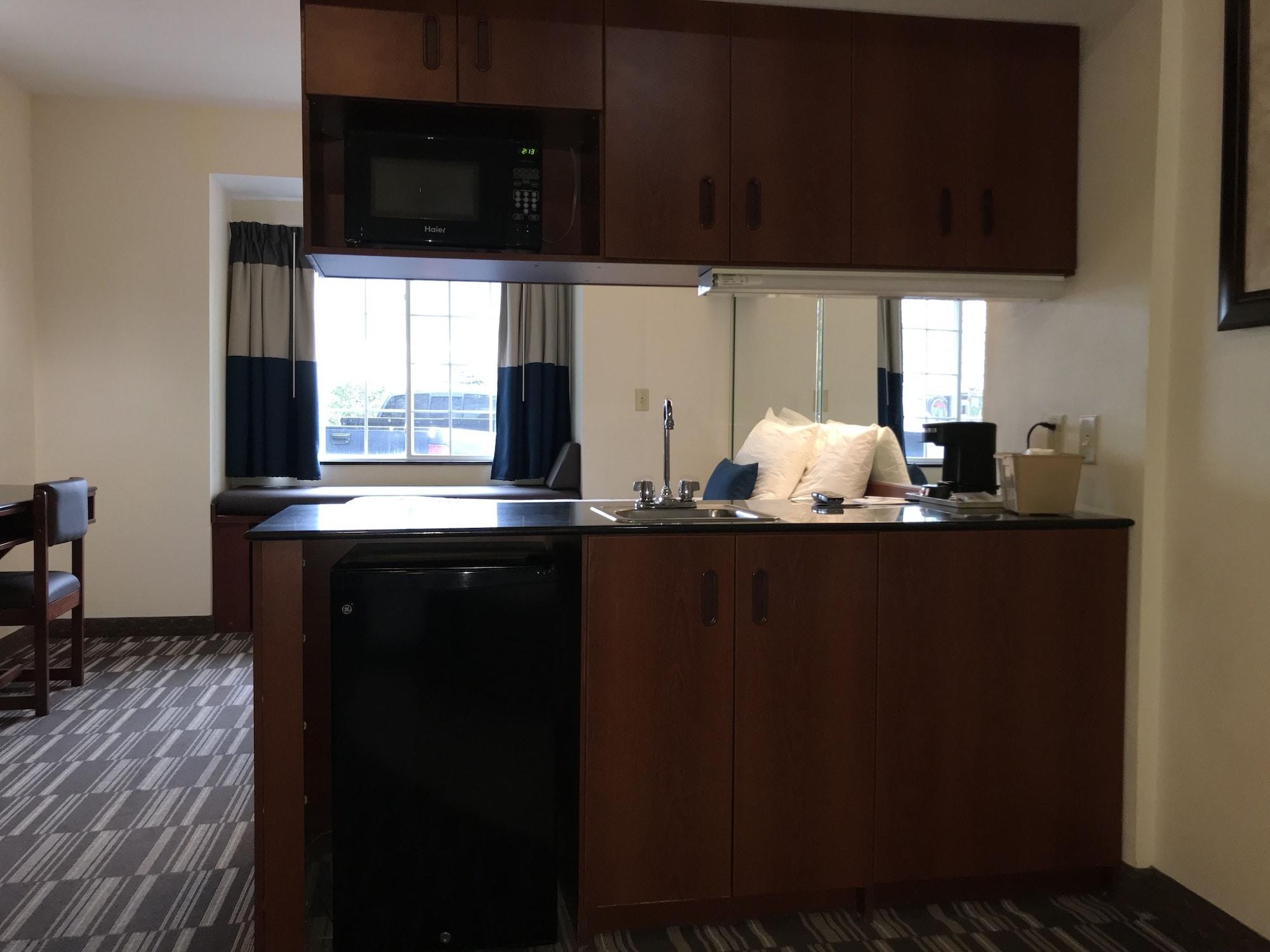 Microtel Inn & Suites By Wyndham Indianapolis Airport Bagian luar foto