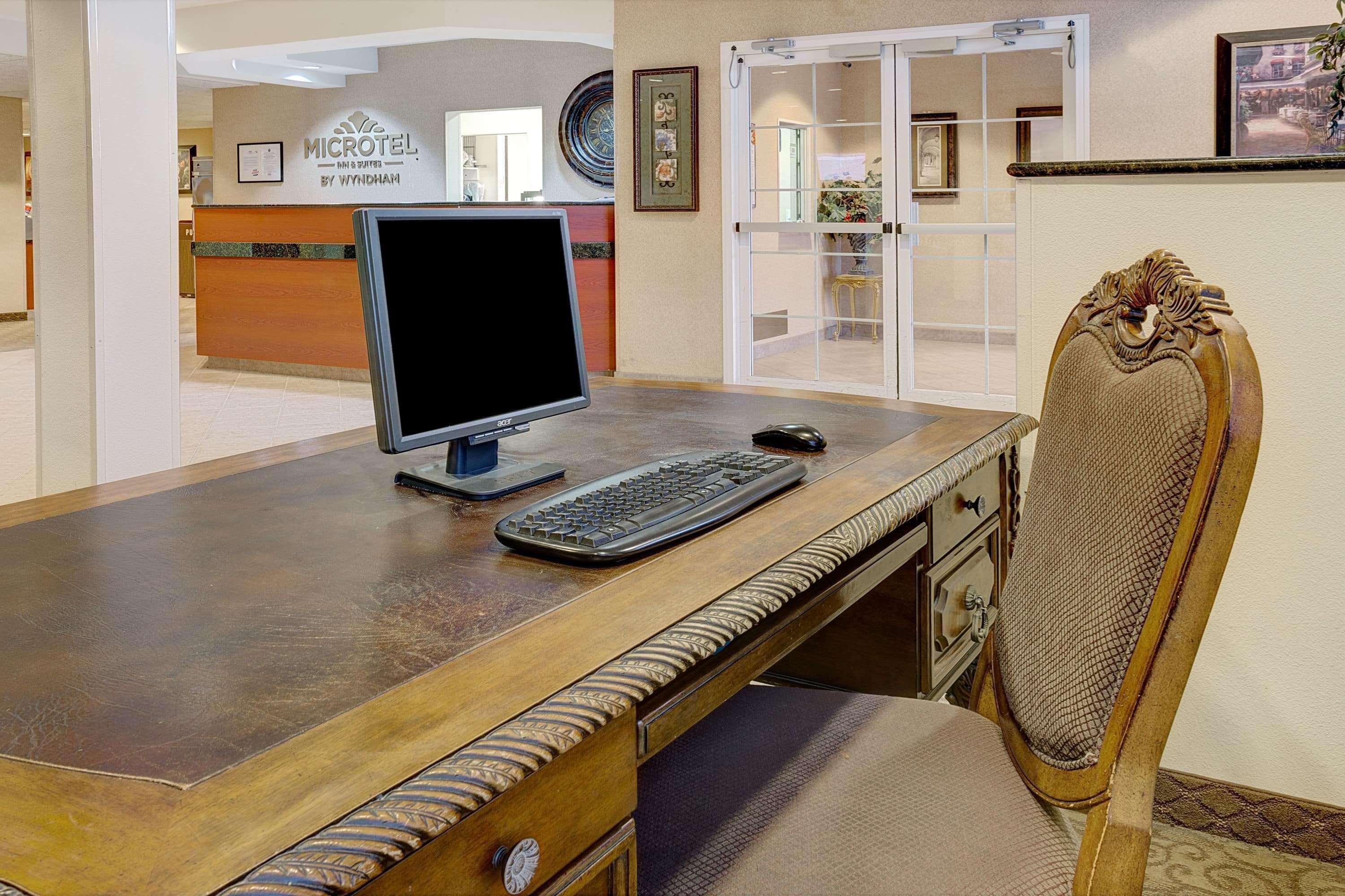 Microtel Inn & Suites By Wyndham Indianapolis Airport Bagian luar foto