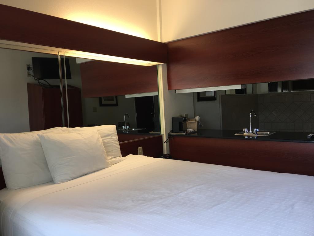 Microtel Inn & Suites By Wyndham Indianapolis Airport Bagian luar foto