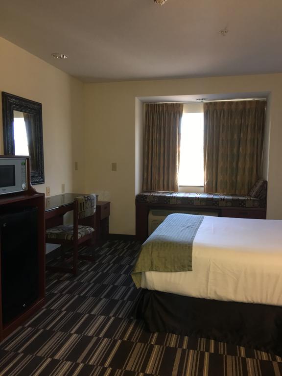 Microtel Inn & Suites By Wyndham Indianapolis Airport Bagian luar foto