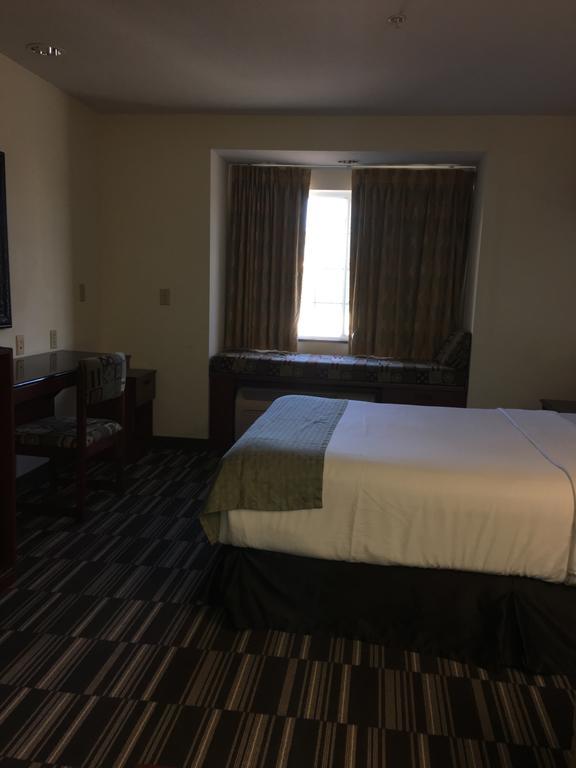 Microtel Inn & Suites By Wyndham Indianapolis Airport Bagian luar foto
