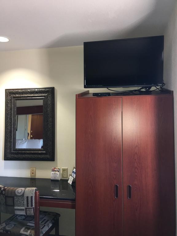 Microtel Inn & Suites By Wyndham Indianapolis Airport Bagian luar foto