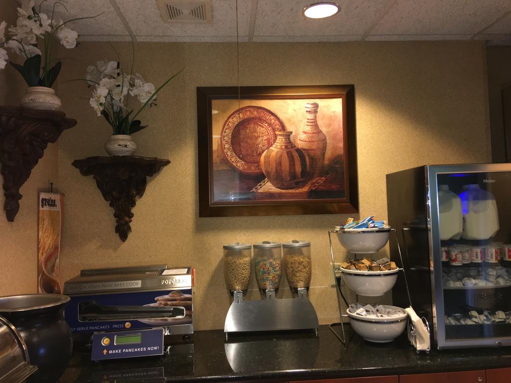 Microtel Inn & Suites By Wyndham Indianapolis Airport Bagian luar foto