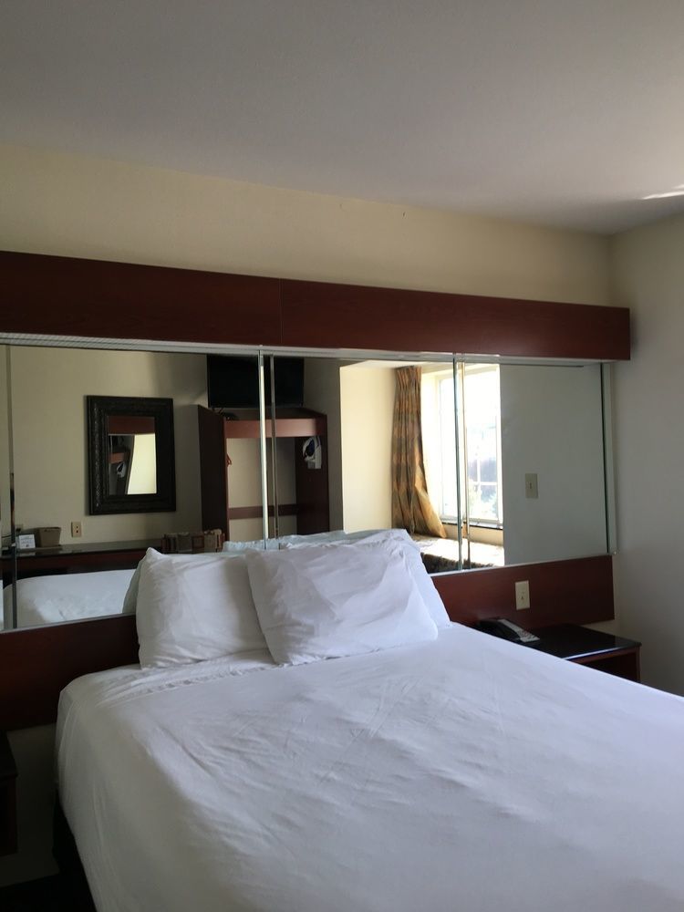 Microtel Inn & Suites By Wyndham Indianapolis Airport Bagian luar foto