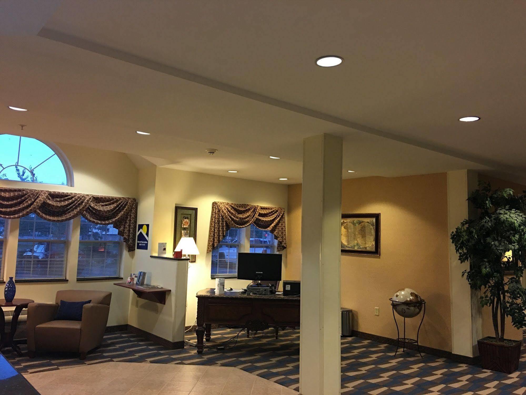 Microtel Inn & Suites By Wyndham Indianapolis Airport Bagian luar foto