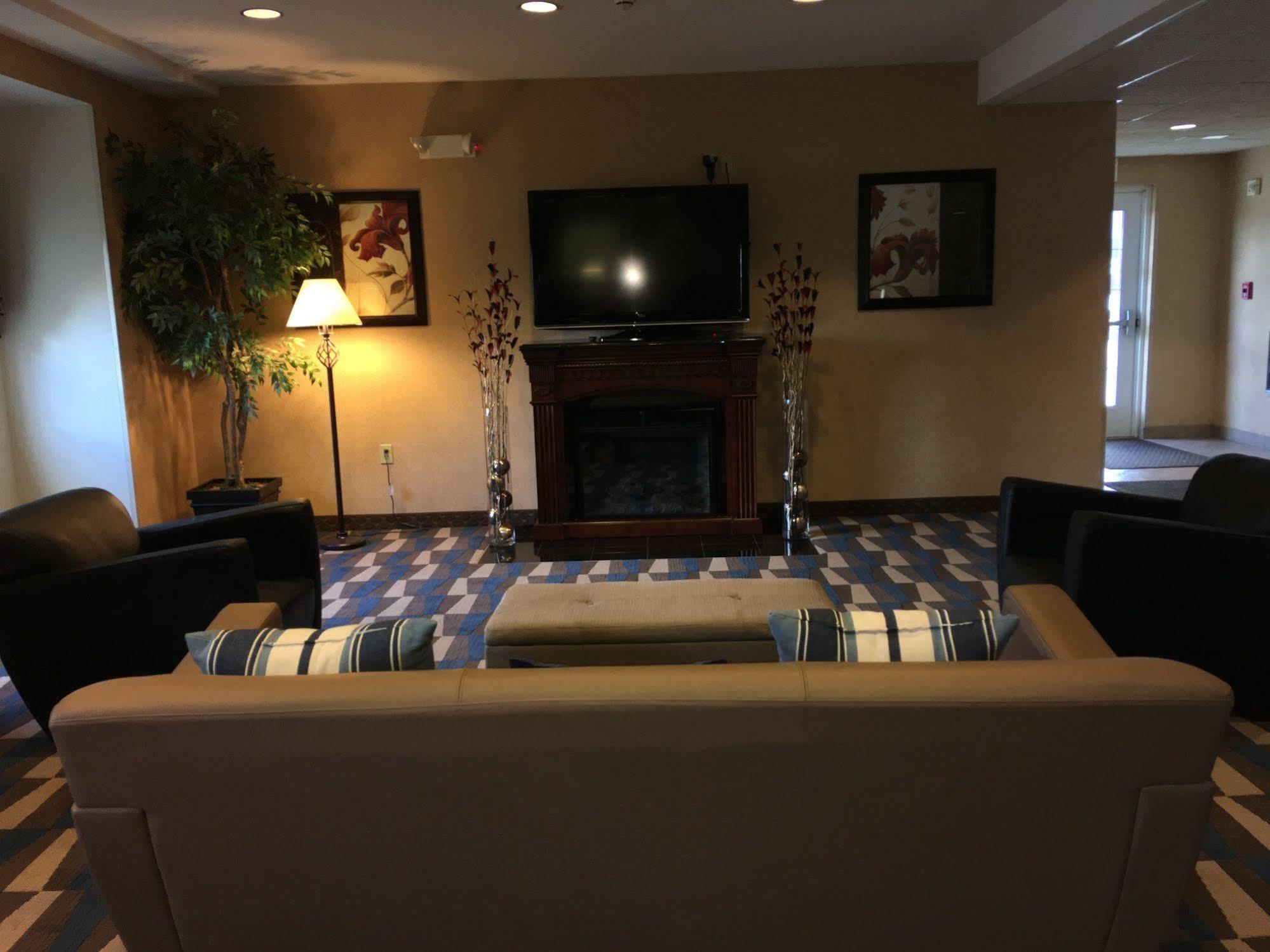 Microtel Inn & Suites By Wyndham Indianapolis Airport Bagian luar foto